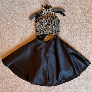 BLACK AND GOLD BOUTIQUE HOMECOMING DRESS SIZE 4